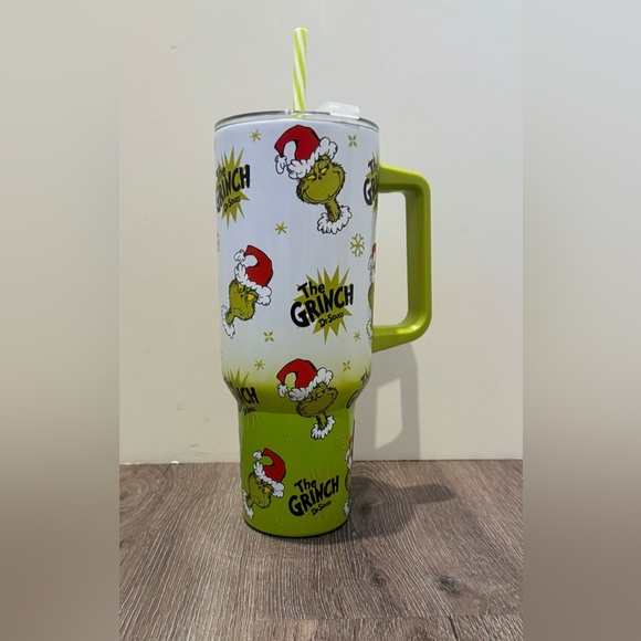 2025 LIMITED EDITION!! The Grinch Tumbler with Straw- 40 oz- NWT - Picture 1 of 3